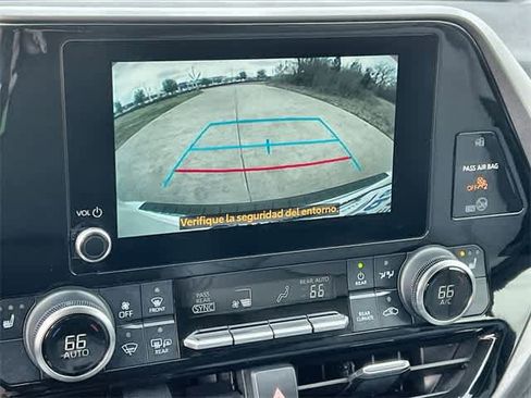 Used 2024 Toyota Highlander XLE image 26