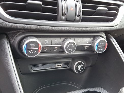 New 2025 Alfa Romeo Giulia AWD image 12