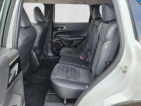 Used 2024 Mitsubishi Outlander SE image 21