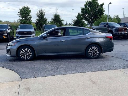 Used 2024 Nissan Altima 2.5 SV w/ SV Premium Package FWD image 12