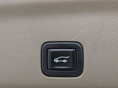 Used 2022 GMC Yukon XL Denali image 17