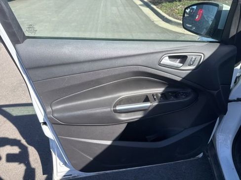 Used 2016 Ford Escape SE w/ Equipment Group 201A image 8