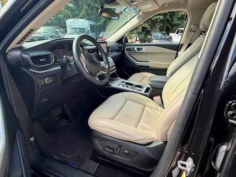 Used 2024 Ford Explorer XLT w/ Equipment Group 202A AWD/4WD image 10