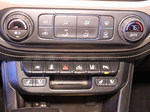 Used 2021 GMC Canyon Denali image 24