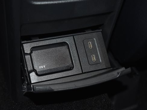 New 2026 Mercedes-Benz GLB 250 4MATIC image 19