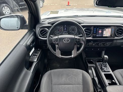 Used 2016 Toyota Tacoma TRD Off-Road w/ Towing Package image 12