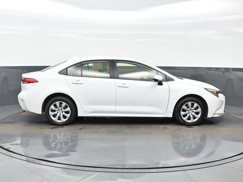 Used 2025 Toyota Corolla LE image 7