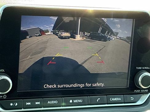 Used 2024 Nissan Rogue S FWD image 31