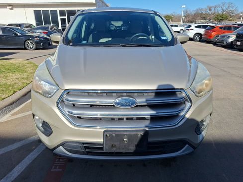 Used 2017 Ford Escape SE image 9