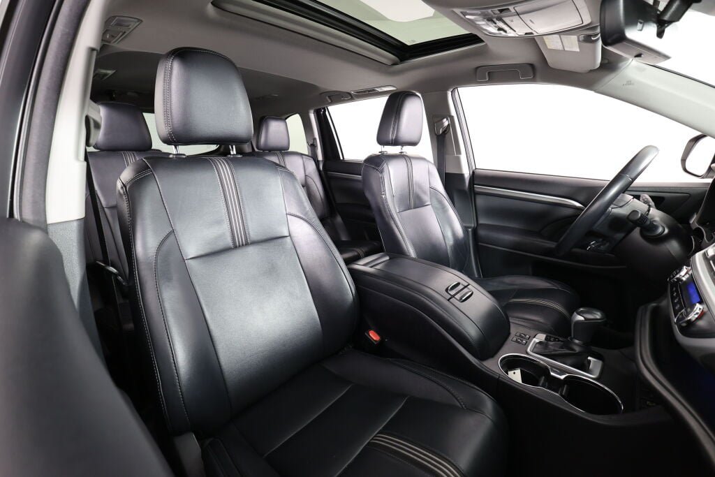 Used 2017 Toyota Highlander SE AWD/4WD image 29