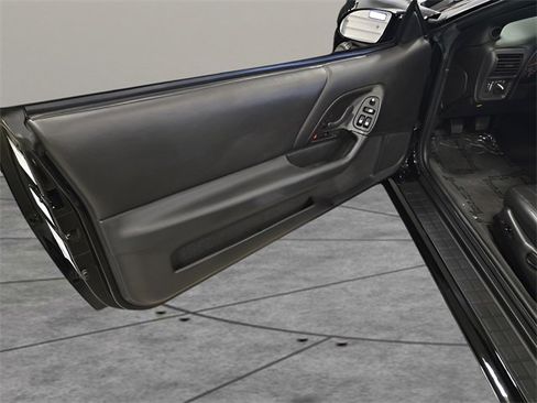 Used 2002 Chevrolet Camaro Z28 w/ SS Performance/Appearance Pkg image 20