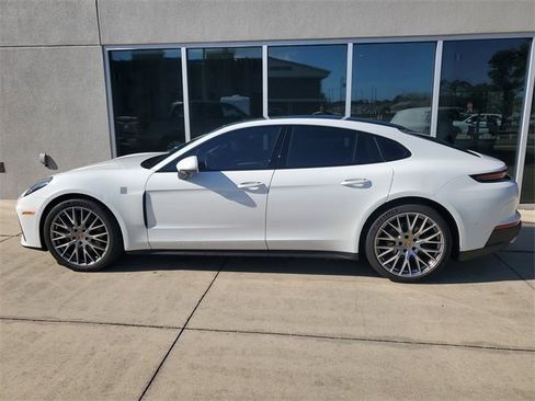Certified 2025 Porsche Panamera image 2