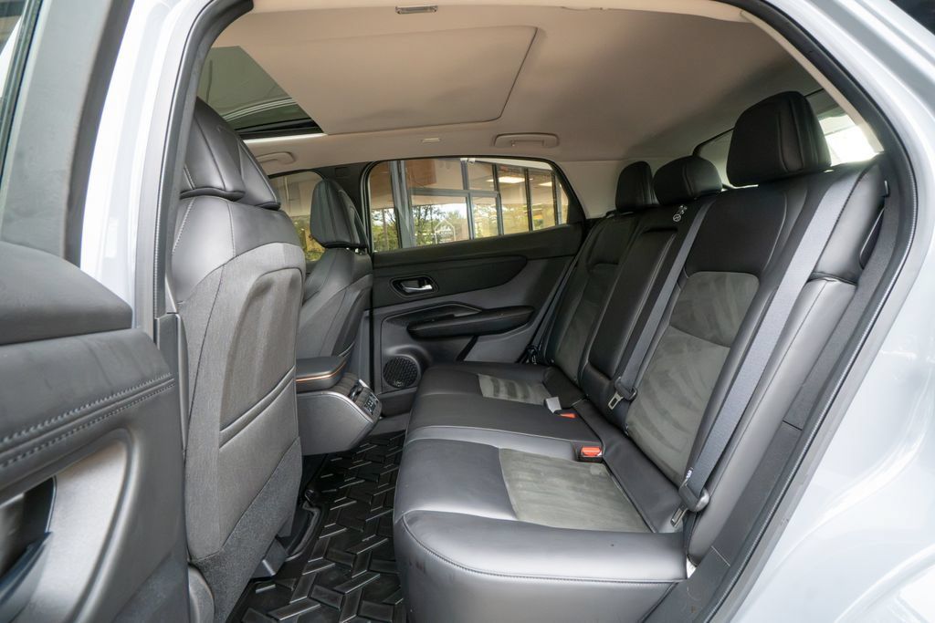 Used 2024 Nissan Ariya AWD image 17
