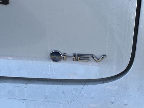 Used 2024 Toyota Prius LE FWD image 5