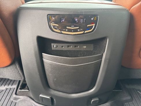 Used 2019 Cadillac Escalade Premium Luxury image 21