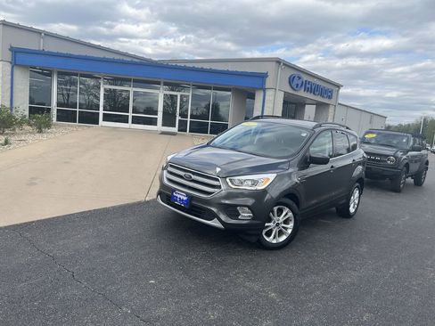 Used 2017 Ford Escape SE w/ Equipment Group 201A FWD image 5