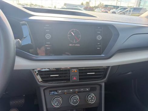 Certified 2022 Volkswagen Taos SE FWD image 17