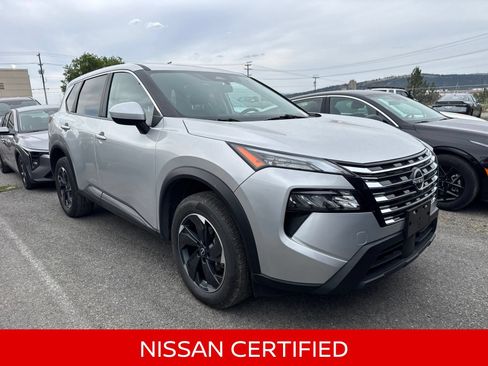 Certified 2025 Nissan Rogue SV AWD/4WD image 4