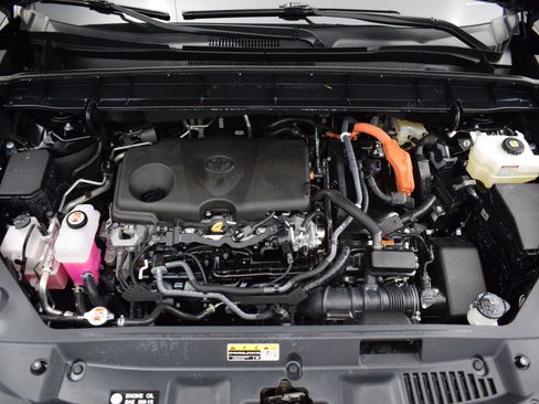 Used 2024 Toyota Highlander XLE image 9