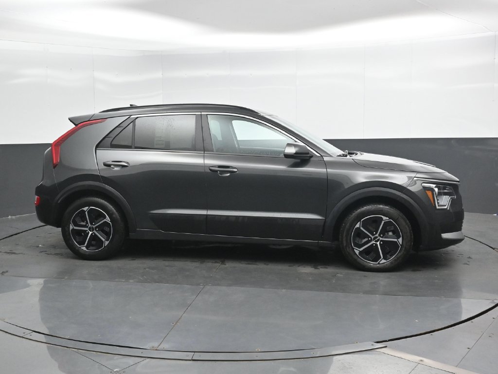 Used 2025 Kia Niro LX FWD image 3