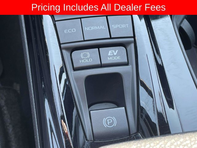 Used 2025 Toyota Camry XSE FWD image 31