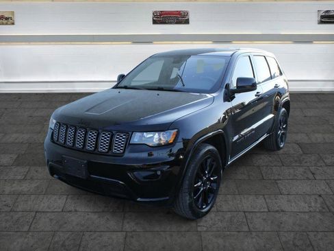 Used 2020 Jeep Grand Cherokee Altitude image 3