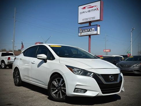 Used 2020 Nissan Versa SV image 1