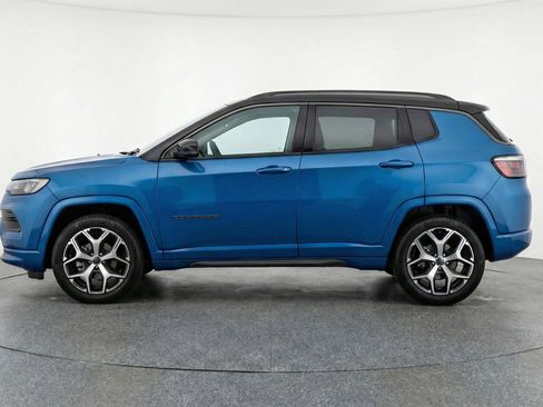 Used 2025 Jeep Compass Limited AWD/4WD image 5