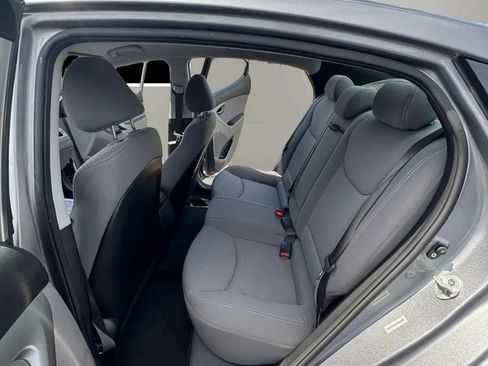 Used 2014 Hyundai Elantra SE w/ Option Group 02 FWD image 10