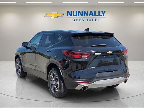Used 2025 Chevrolet Blazer LT FWD image 3