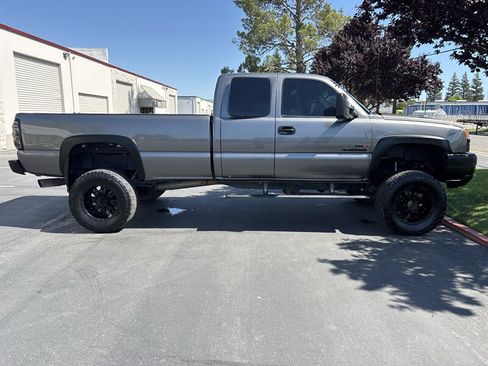 Used 2003 Chevrolet Silverado 2500 LS w/ Skid Plate Package AWD/4WD image 14