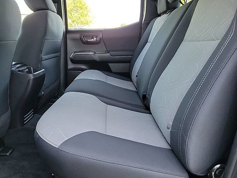 Used 2021 Toyota Tacoma TRD Sport w/ Technology Package AWD/4WD image 14