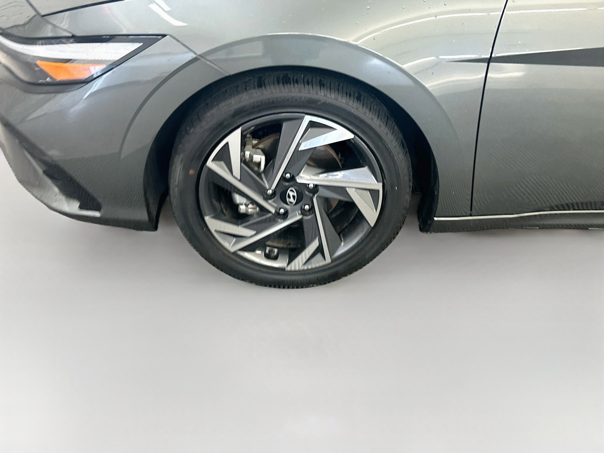 Used 2025 Hyundai Elantra Limited FWD image 11