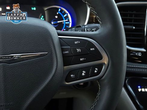 Used 2023 Chrysler Pacifica Limited FWD image 23