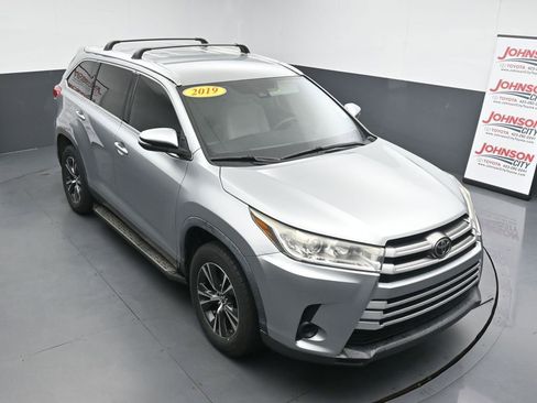 Used 2019 Toyota Highlander LE FWD image 20
