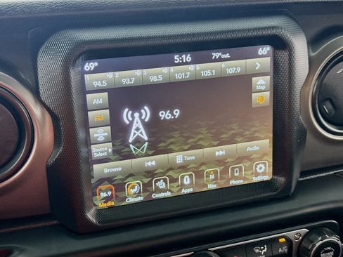 Used 2022 Jeep Wrangler Unlimited Sport w/ Sun And Sound Package AWD/4WD image 18