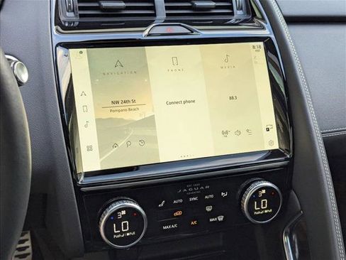 Certified 2024 Jaguar E-PACE R-Dynamic SE AWD/4WD image 13