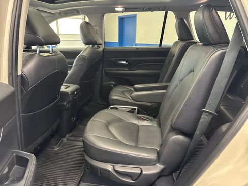 Used 2024 Toyota Grand Highlander AWD image 29
