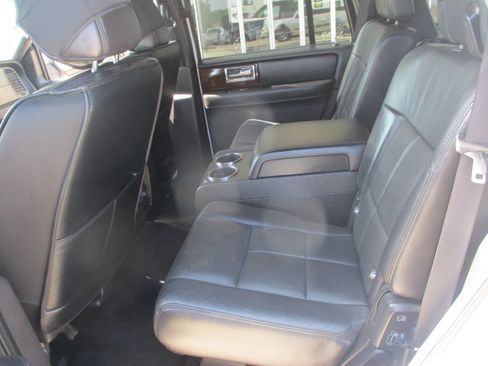 Used 2014 Lincoln Navigator 2WD image 5
