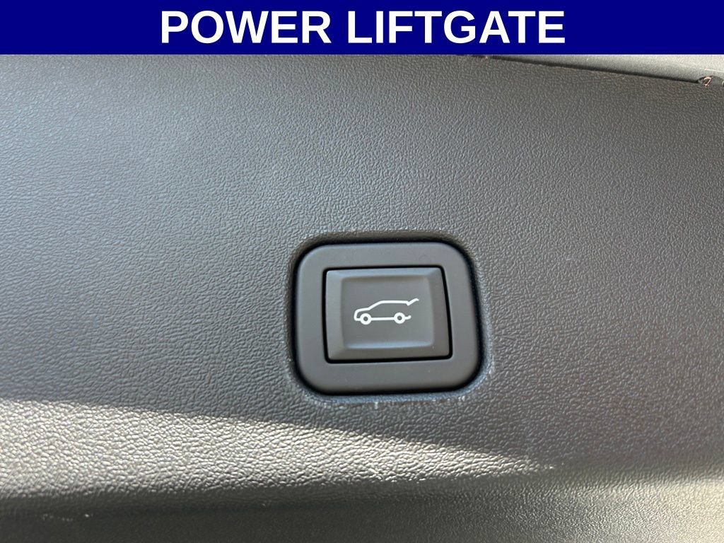 Used 2025 Cadillac Optiq Luxury 1 AWD/4WD image 18