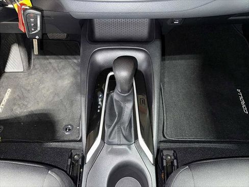 Certified 2025 Toyota Corolla LE image 29