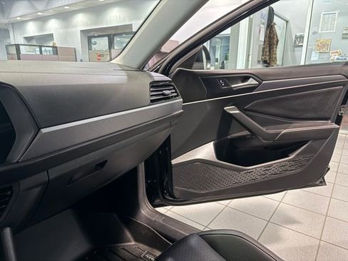 Used 2024 Volkswagen Jetta SE image 24