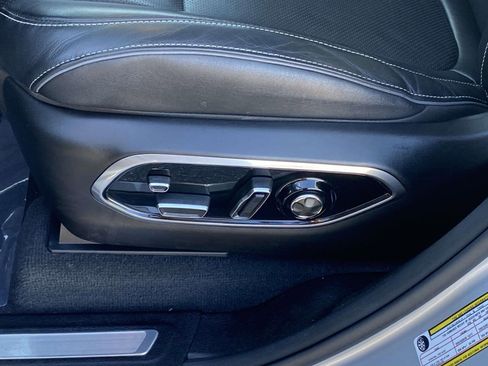 Used 2022 Jeep Grand Cherokee Overland w/ Luxury Tech Group IV image 16