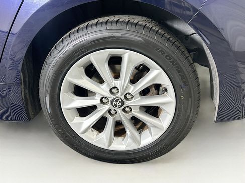 Used 2020 Toyota Corolla LE w/ LE Convenience Package FWD image 11