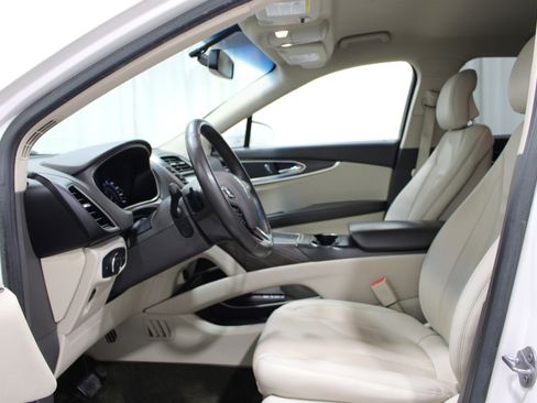 Used 2017 Lincoln MKX Select w/ Select Plus Package image 3