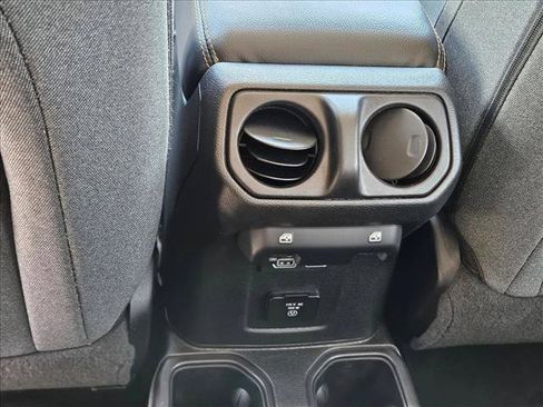 Used 2025 Jeep Wrangler Unlimited Sahara AWD/4WD image 17