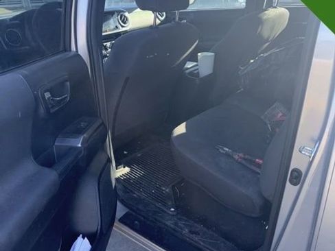 Used 2017 Toyota Tacoma TRD Sport image 12