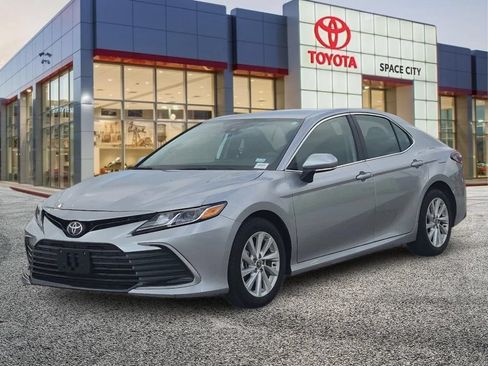Used 2024 Toyota Camry LE w/ Convenience Package FWD image 2