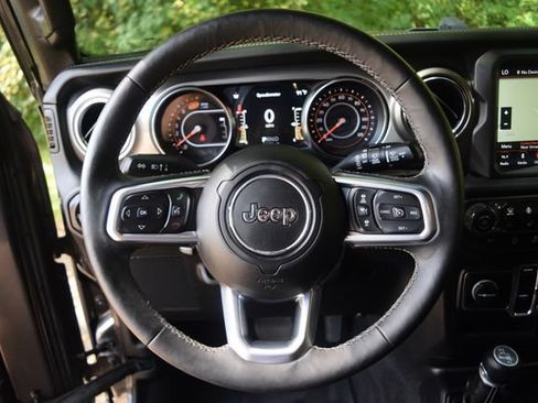 Used 2019 Jeep Wrangler Unlimited Sahara AWD/4WD image 4
