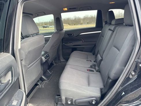 Used 2018 Toyota Highlander LE image 8